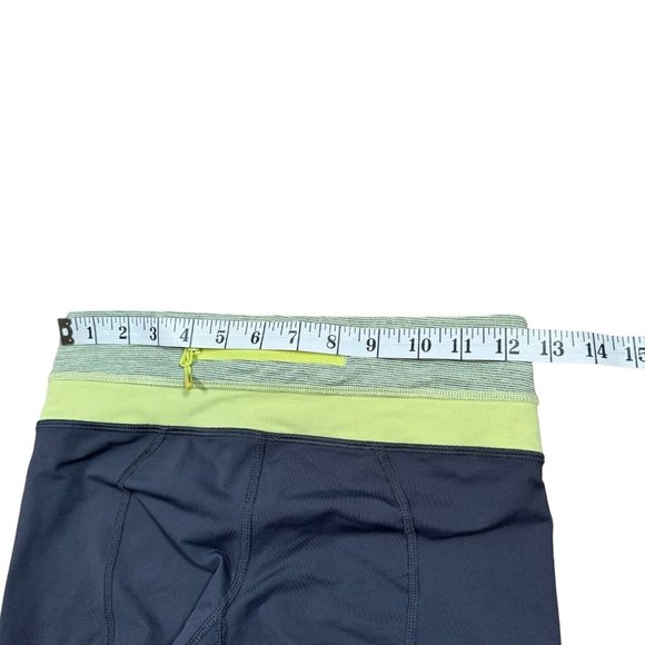 Lululemon Women's Sz 4 Cropped 22'' Leggings Gray / Green w Back Zip Pocket - Picture 6 of 8